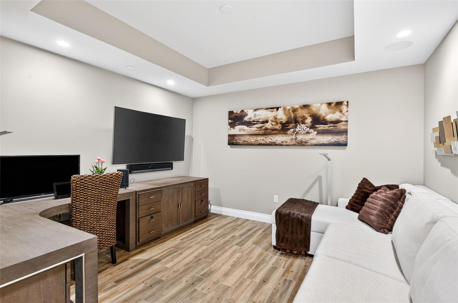 Image 36 of 99 For 800 Collany Road 304