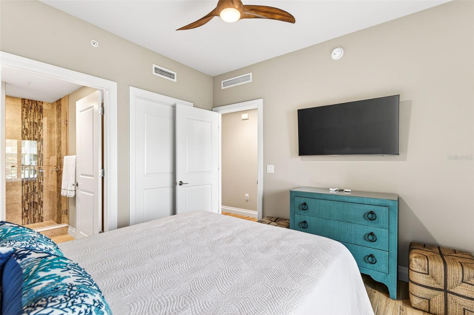 Image 39 of 99 For 800 Collany Road 304