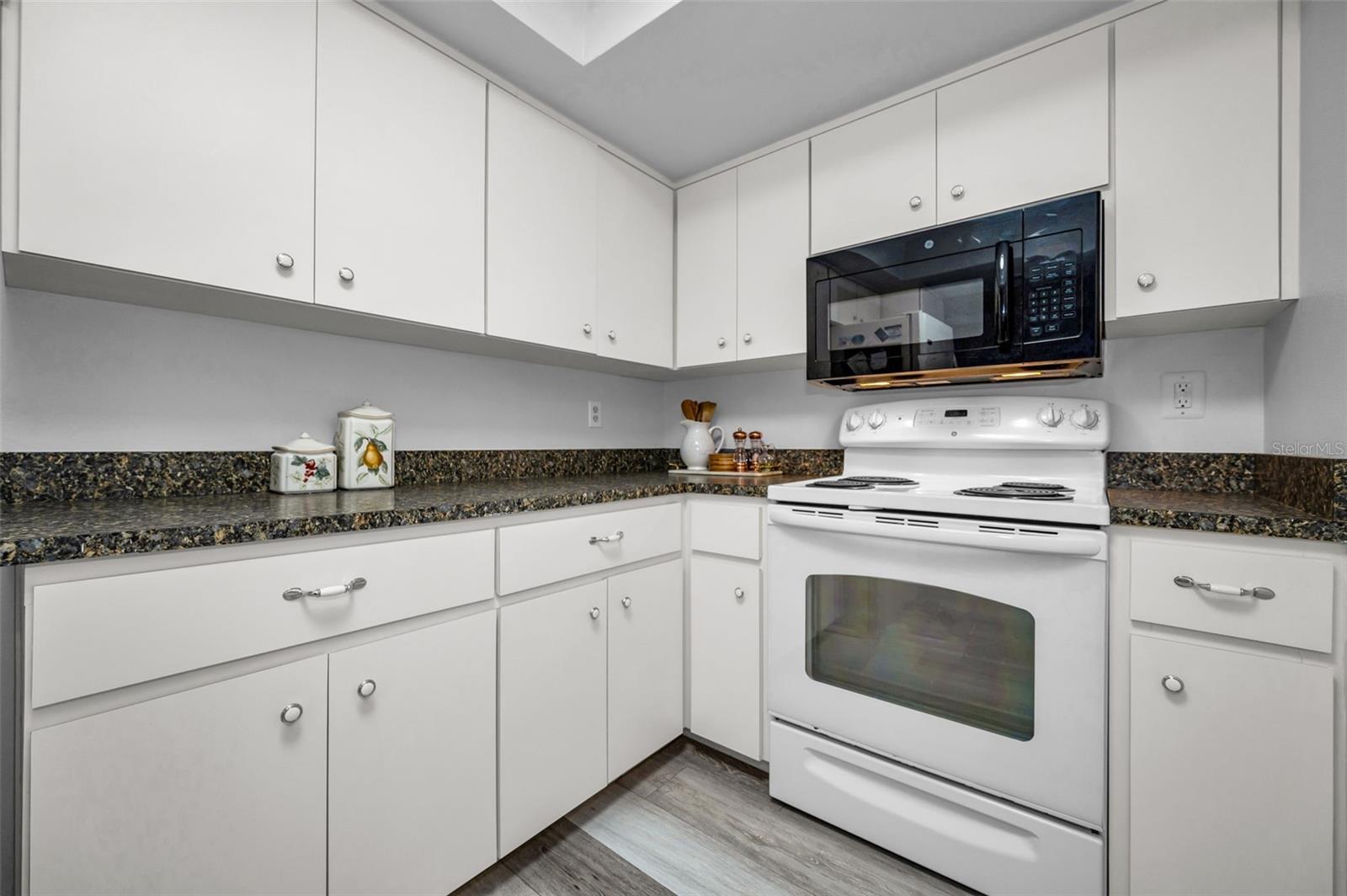 Image 13 of 51 For 9204 Golf View Drive