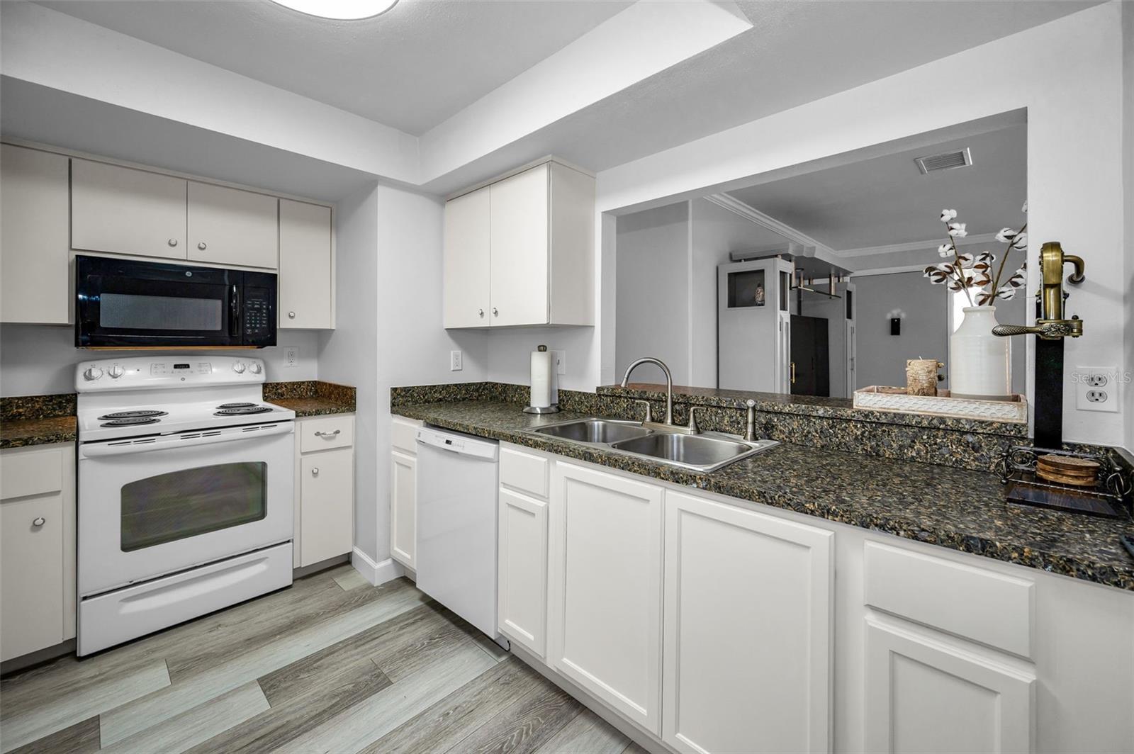 Image 14 of 51 For 9204 Golf View Drive