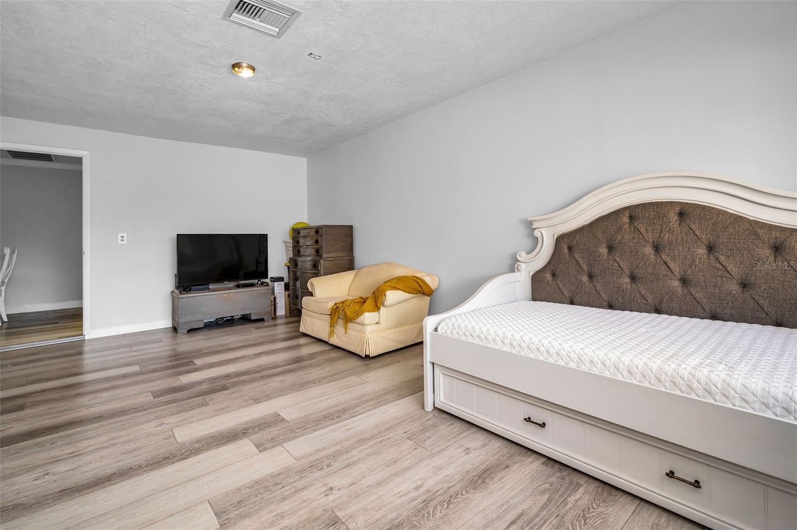 Image 25 of 51 For 9204 Golf View Drive