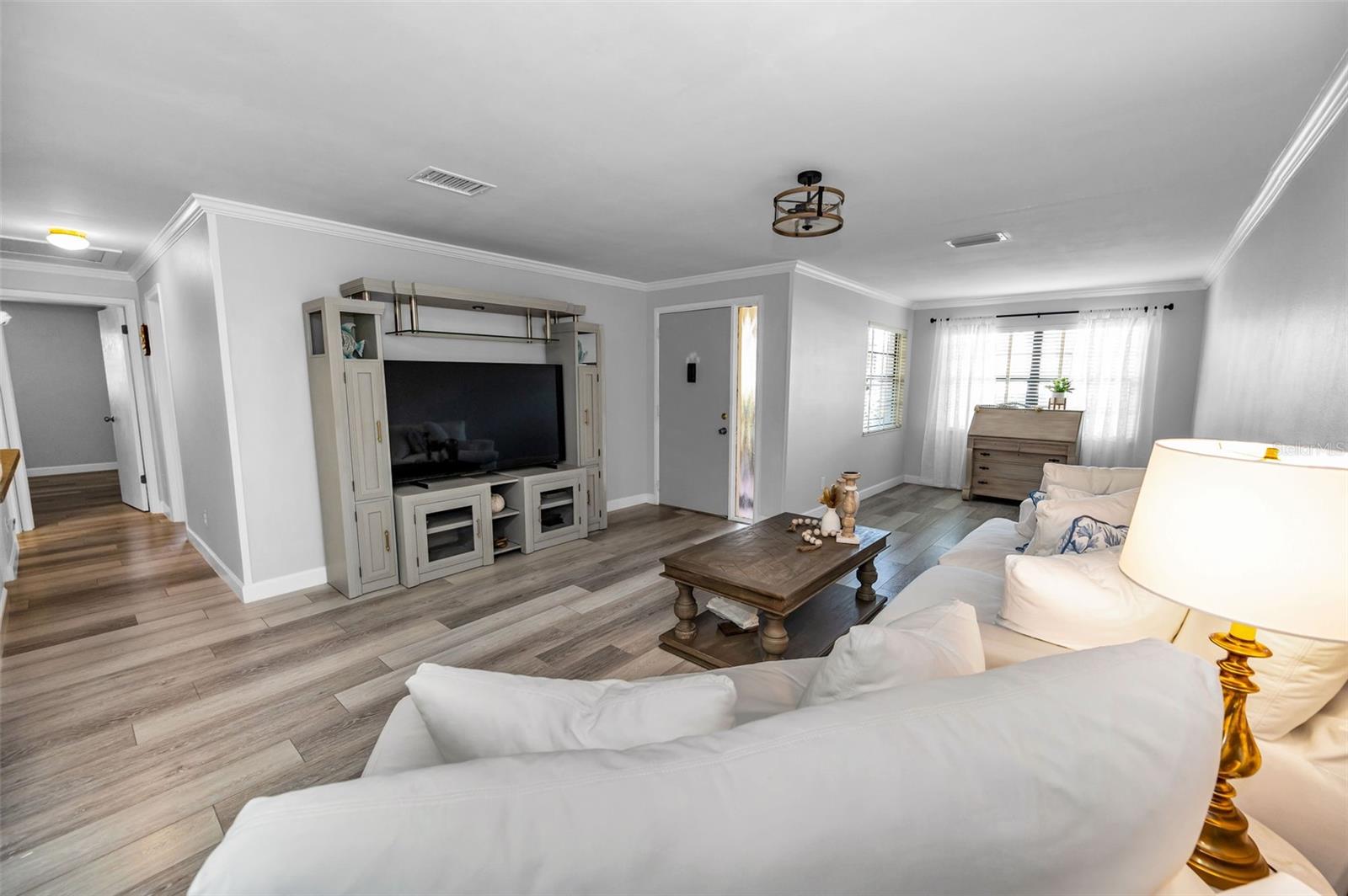 Image 8 of 51 For 9204 Golf View Drive