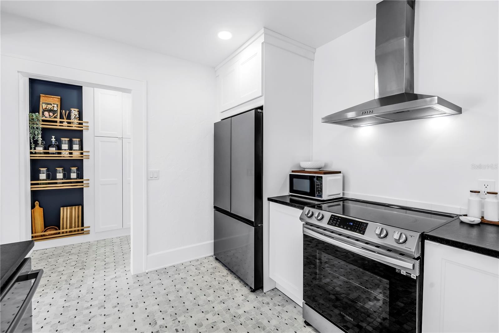 Image 11 of 29 For 650 63rd Avenue S