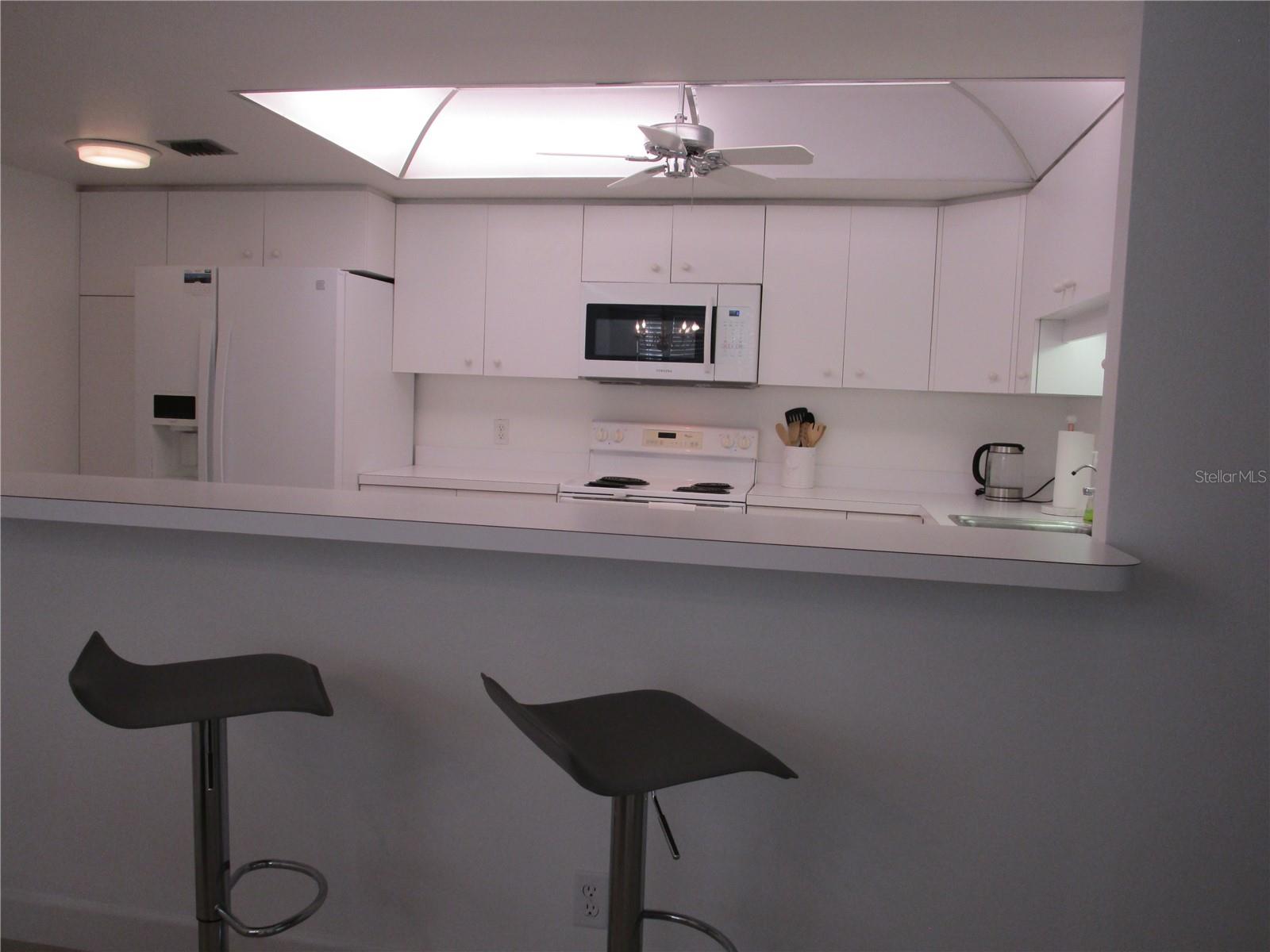 Image 3 of 11 For 100 Oakmont Lane 801