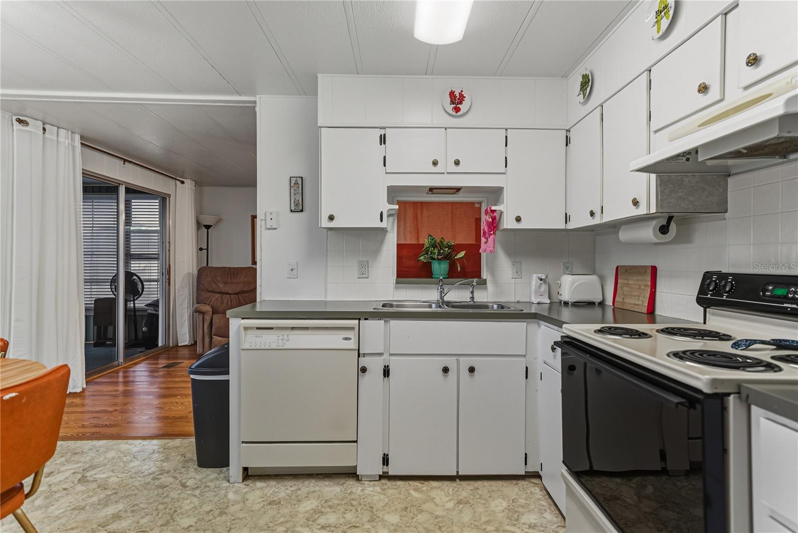 Image 13 of 39 For 37843 Barcelona Avenue