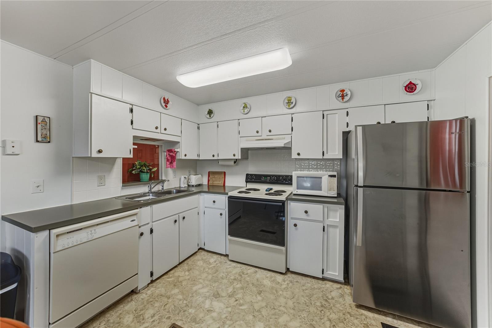 Image 14 of 39 For 37843 Barcelona Avenue