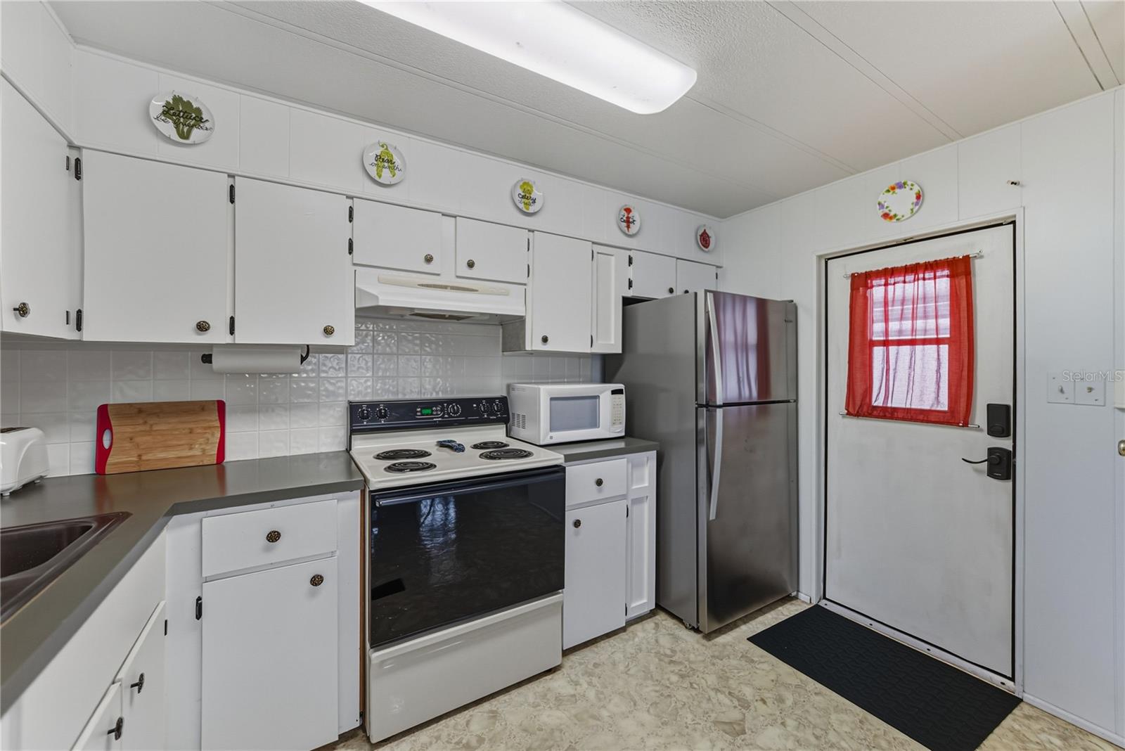 Image 15 of 39 For 37843 Barcelona Avenue