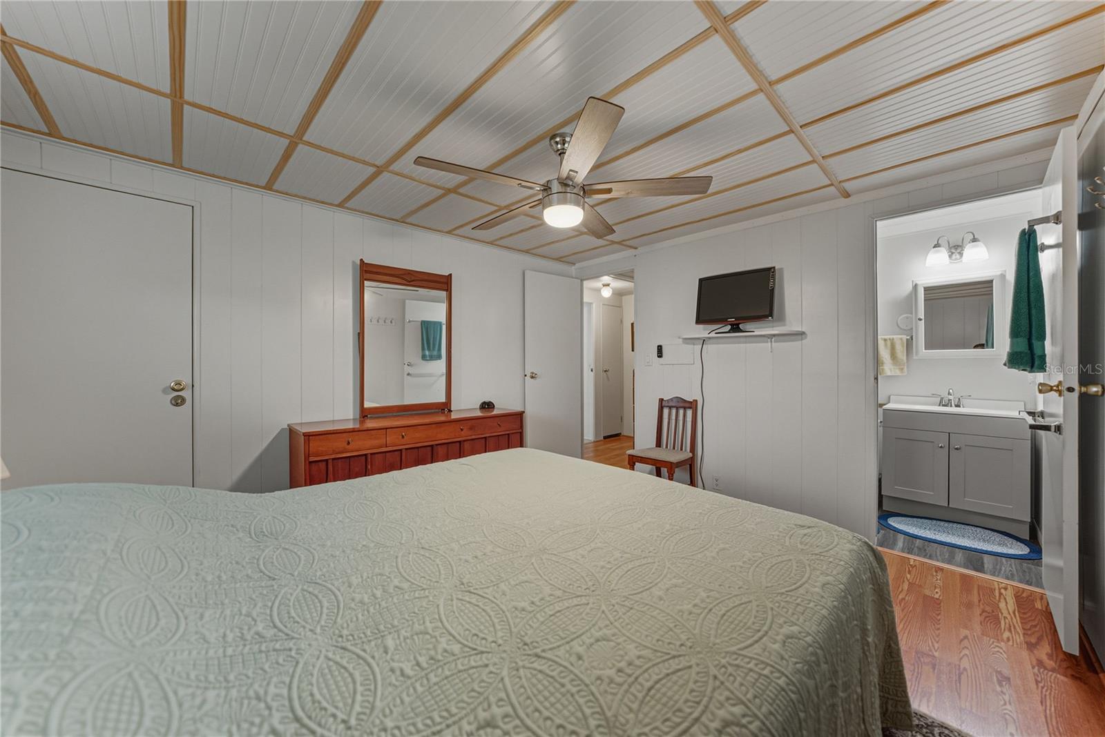 Image 22 of 39 For 37843 Barcelona Avenue