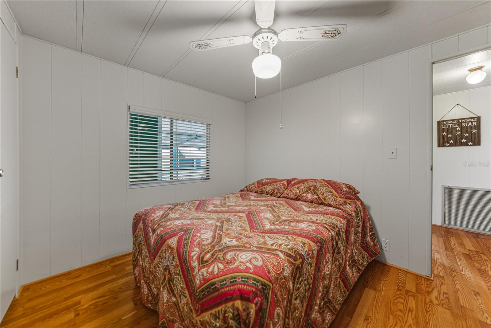 Image 26 of 39 For 37843 Barcelona Avenue