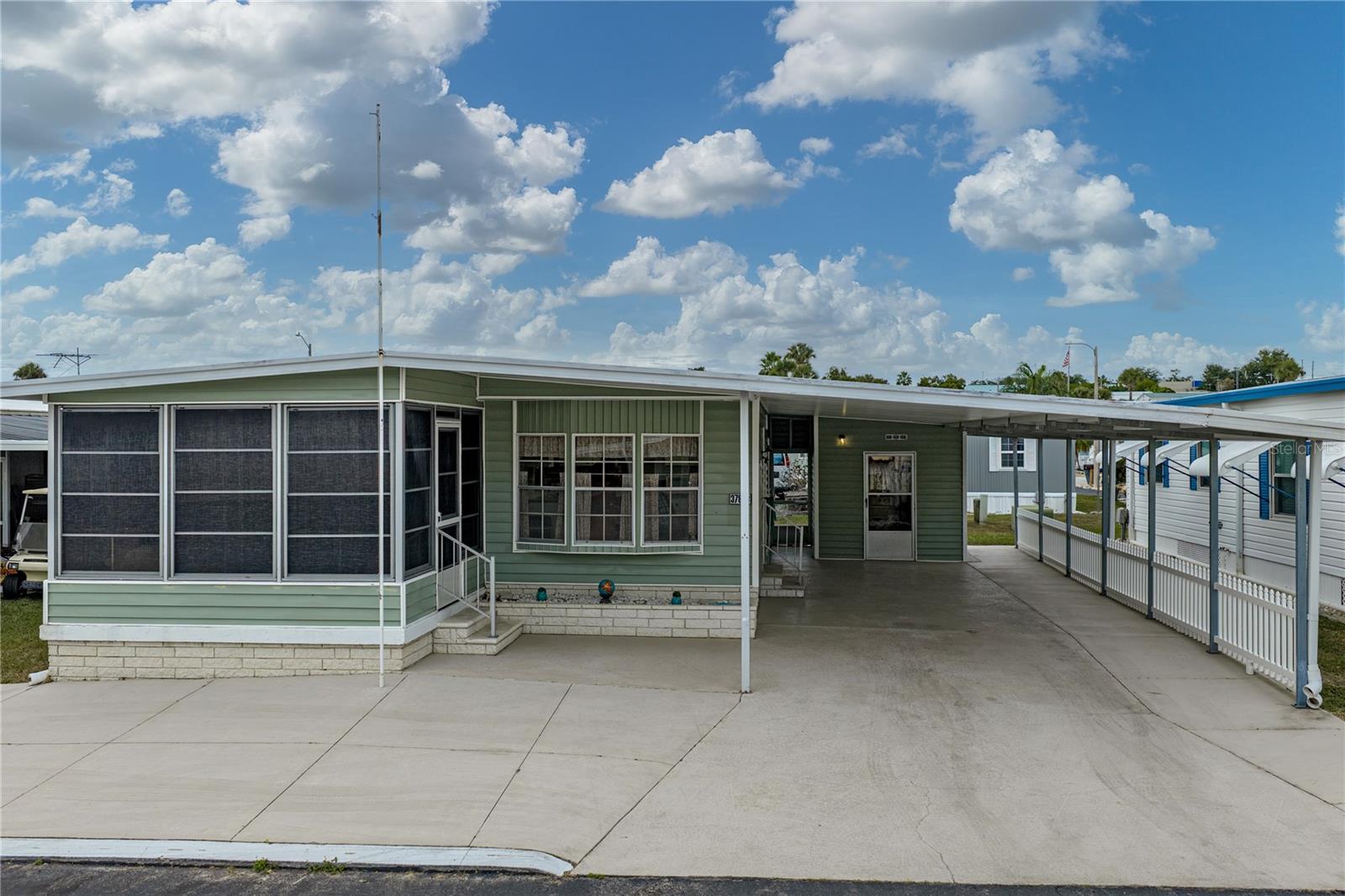 Image 4 of 39 For 37843 Barcelona Avenue