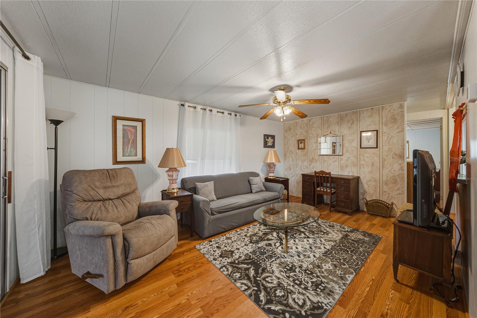 Image 9 of 39 For 37843 Barcelona Avenue