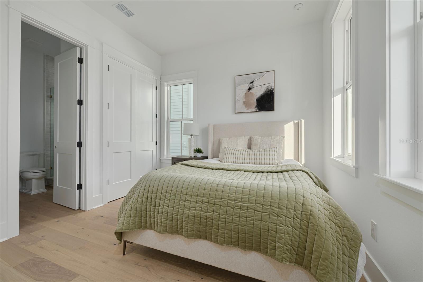 Image 14 of 36 For 621 37th Avenue N