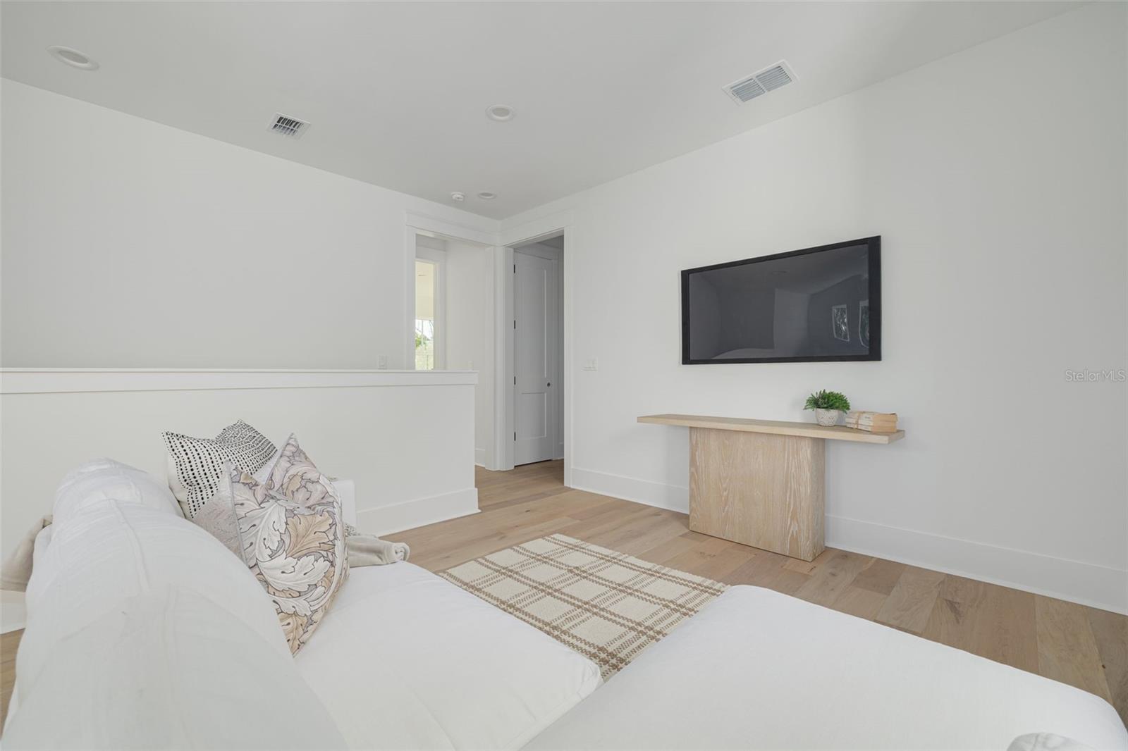 Image 17 of 36 For 621 37th Avenue N