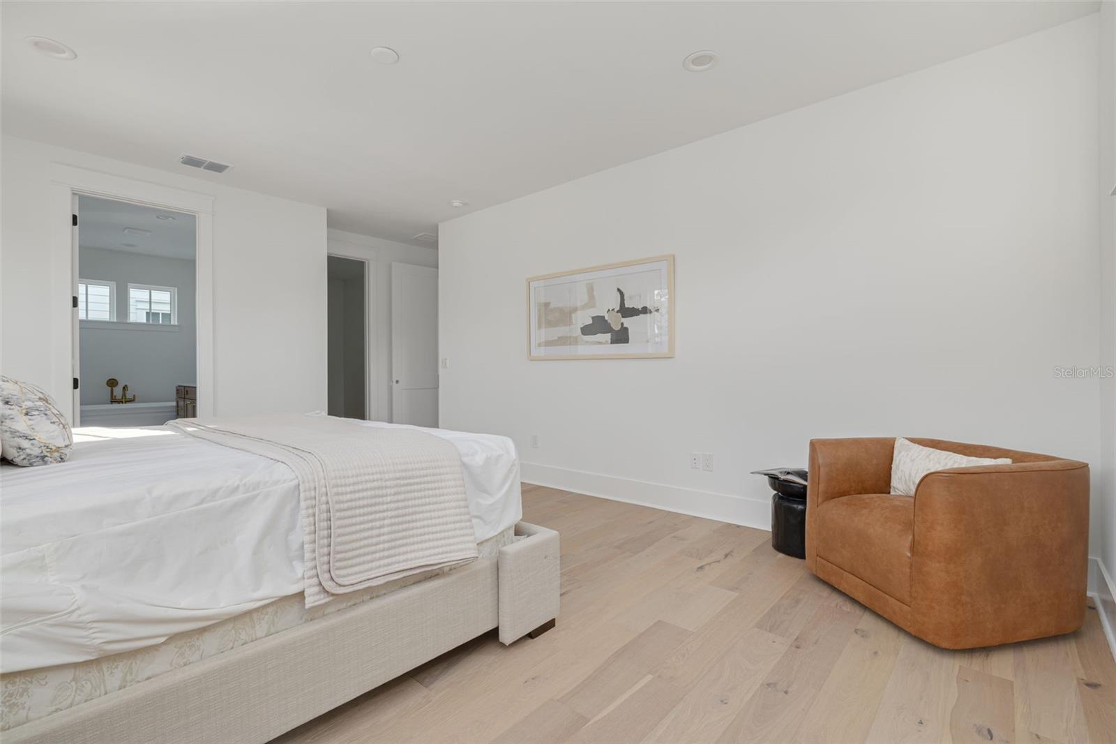 Image 20 of 36 For 621 37th Avenue N