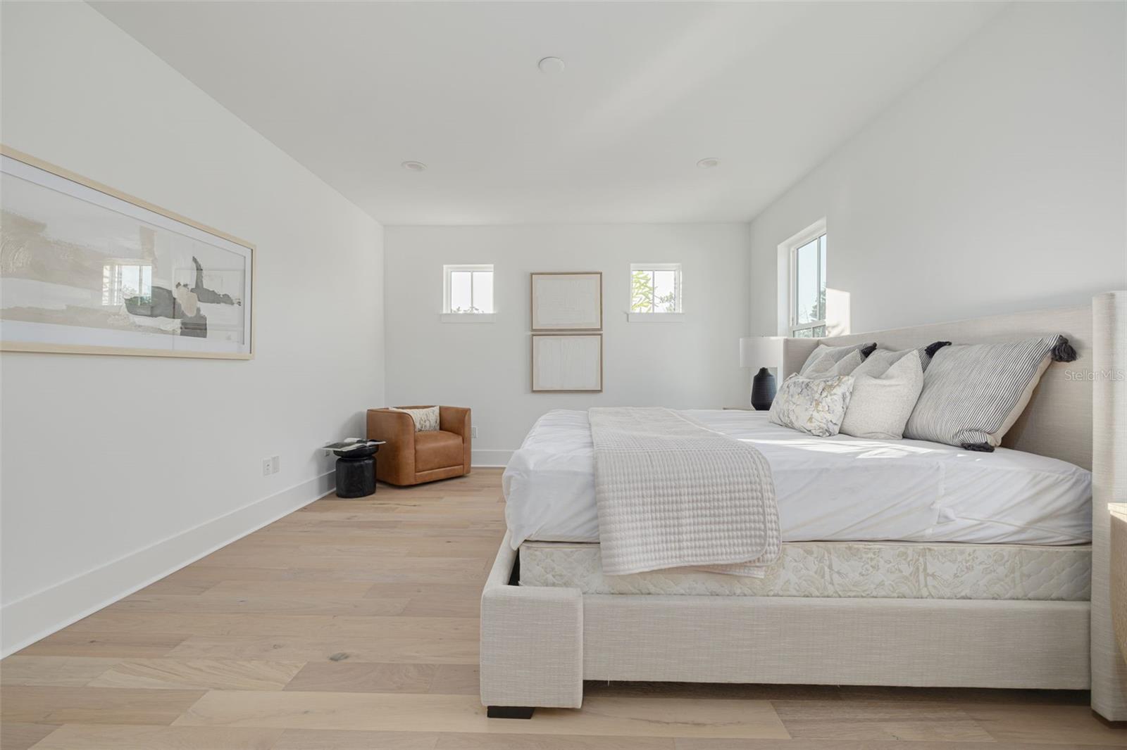 Image 21 of 36 For 621 37th Avenue N