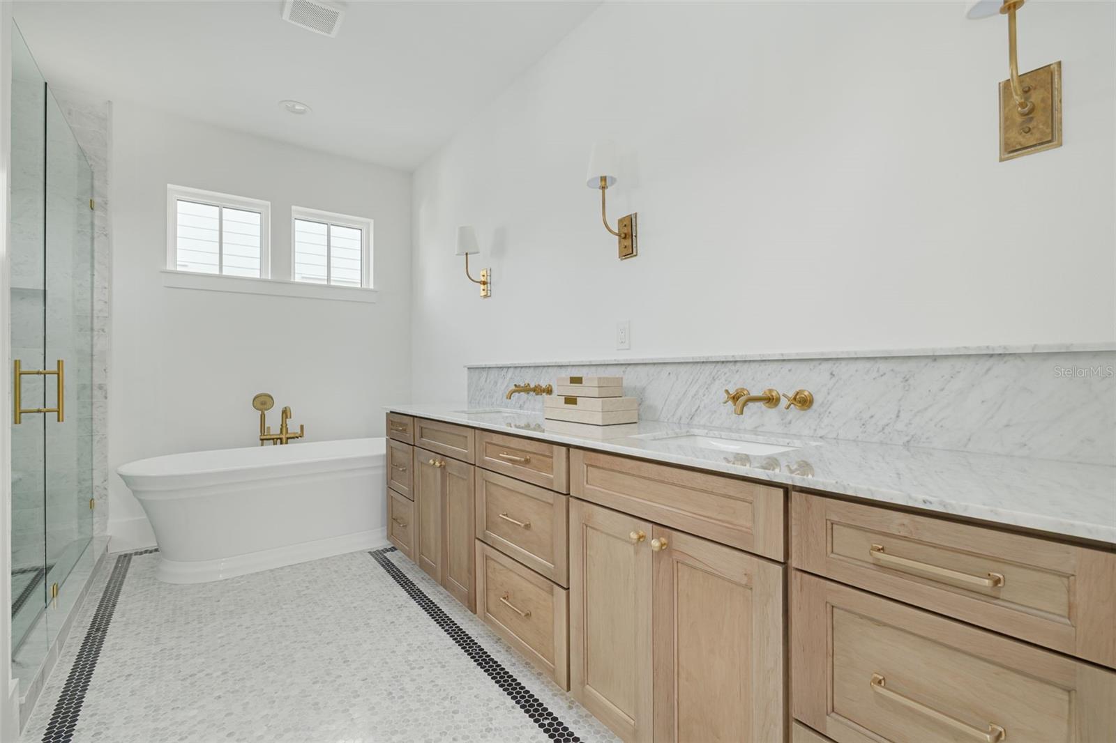 Image 22 of 36 For 621 37th Avenue N