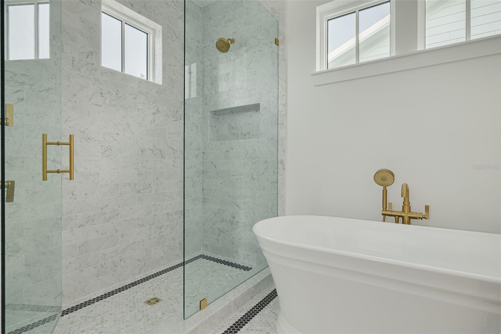 Image 23 of 36 For 621 37th Avenue N