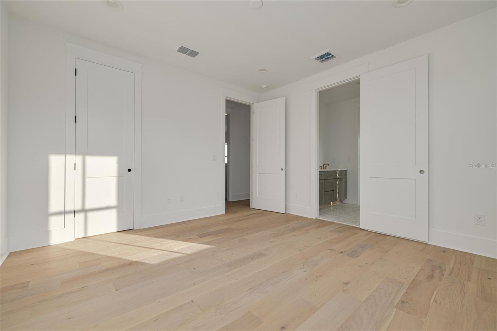 Image 26 of 36 For 621 37th Avenue N