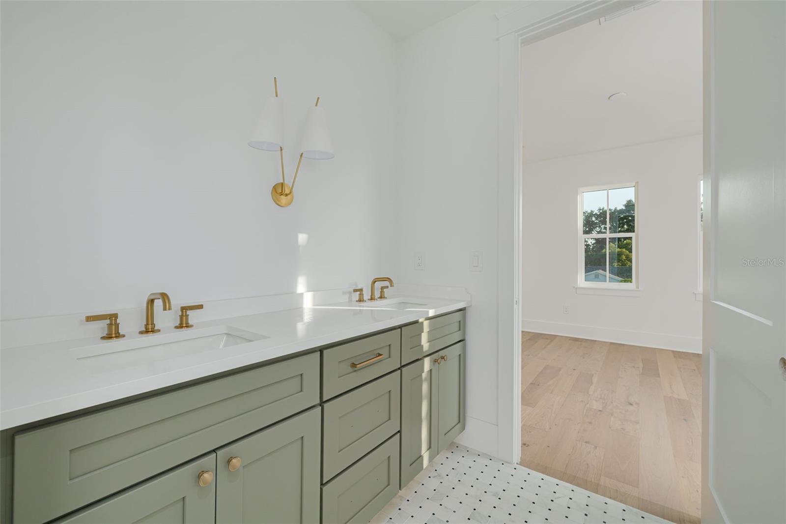 Image 27 of 36 For 621 37th Avenue N