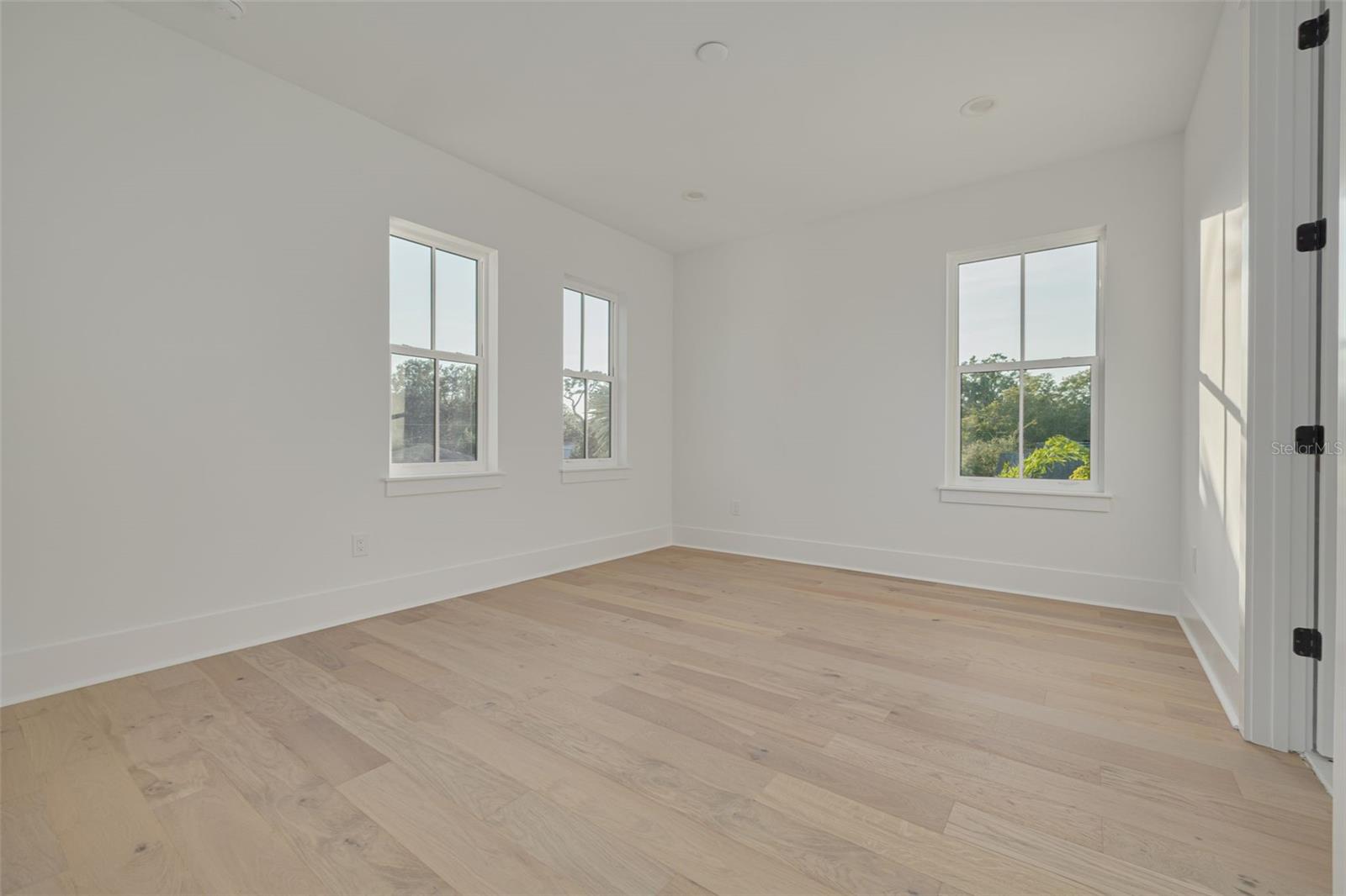 Image 28 of 36 For 621 37th Avenue N