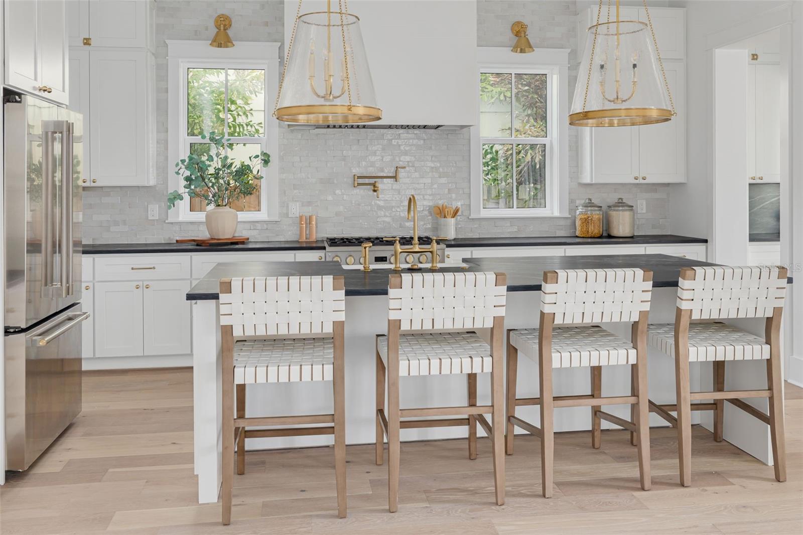 Image 7 of 36 For 621 37th Avenue N