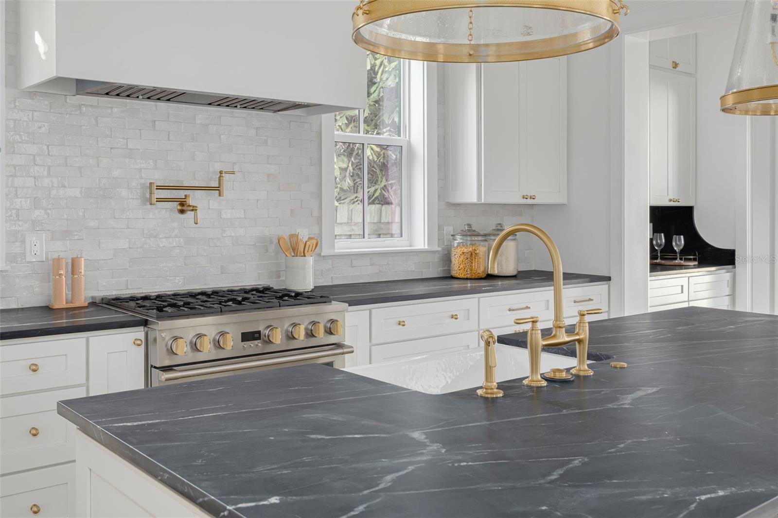 Image 8 of 36 For 621 37th Avenue N