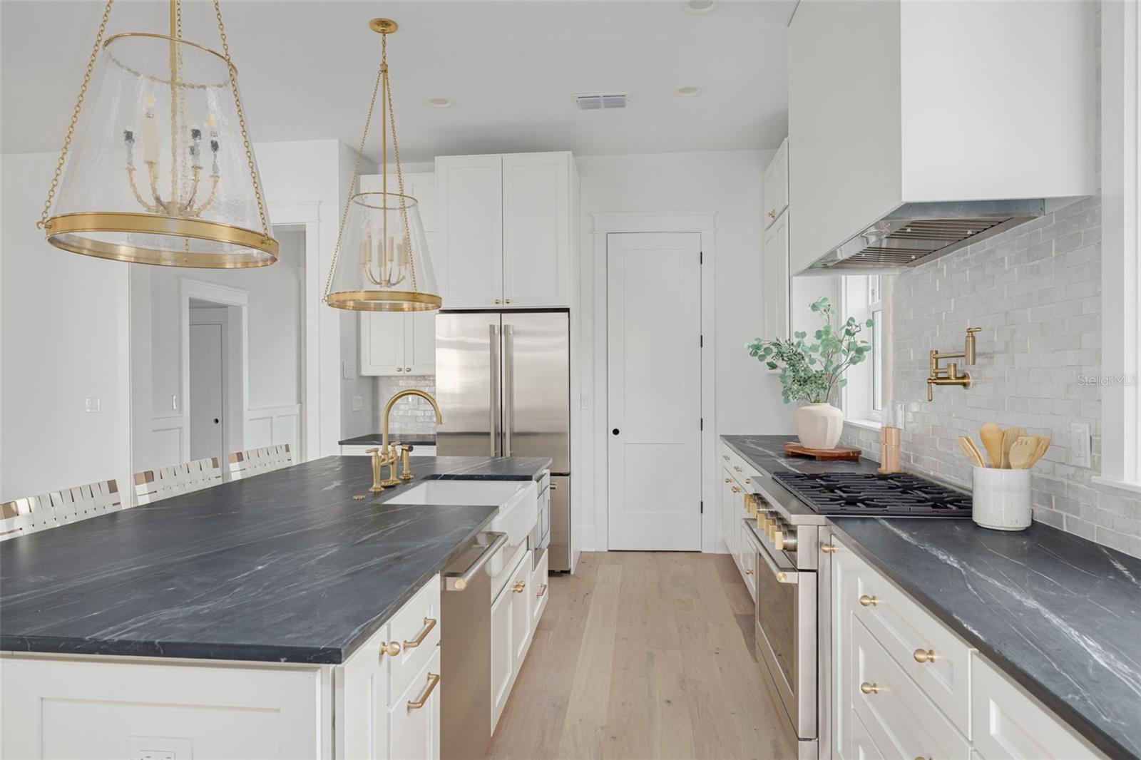 Image 9 of 36 For 621 37th Avenue N