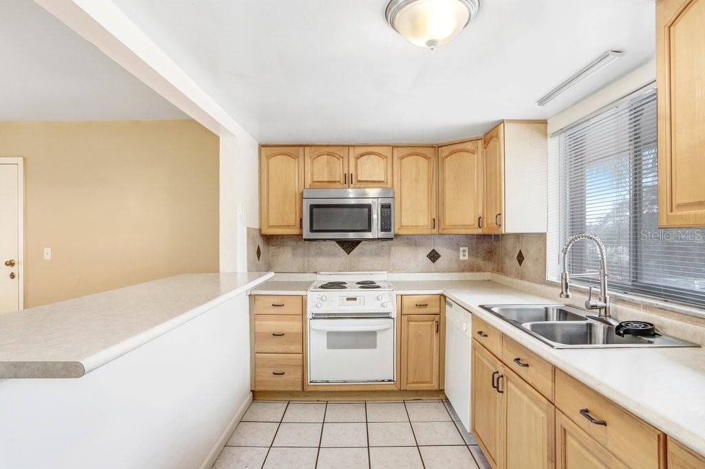 Image 6 of 19 For 3821 Lake Drive 223