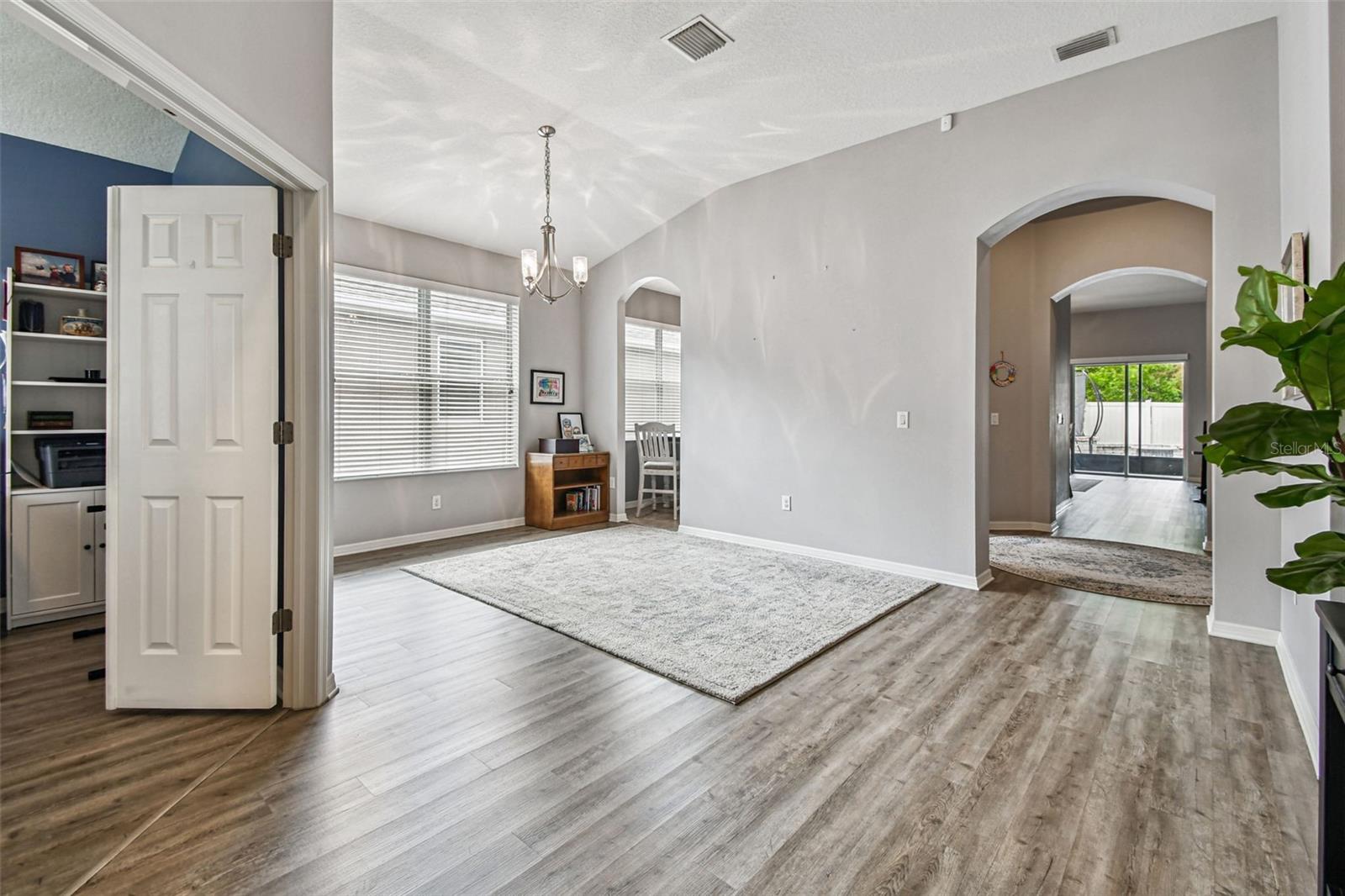 Image 10 of 72 For 21717 Billowy Jaunt Drive