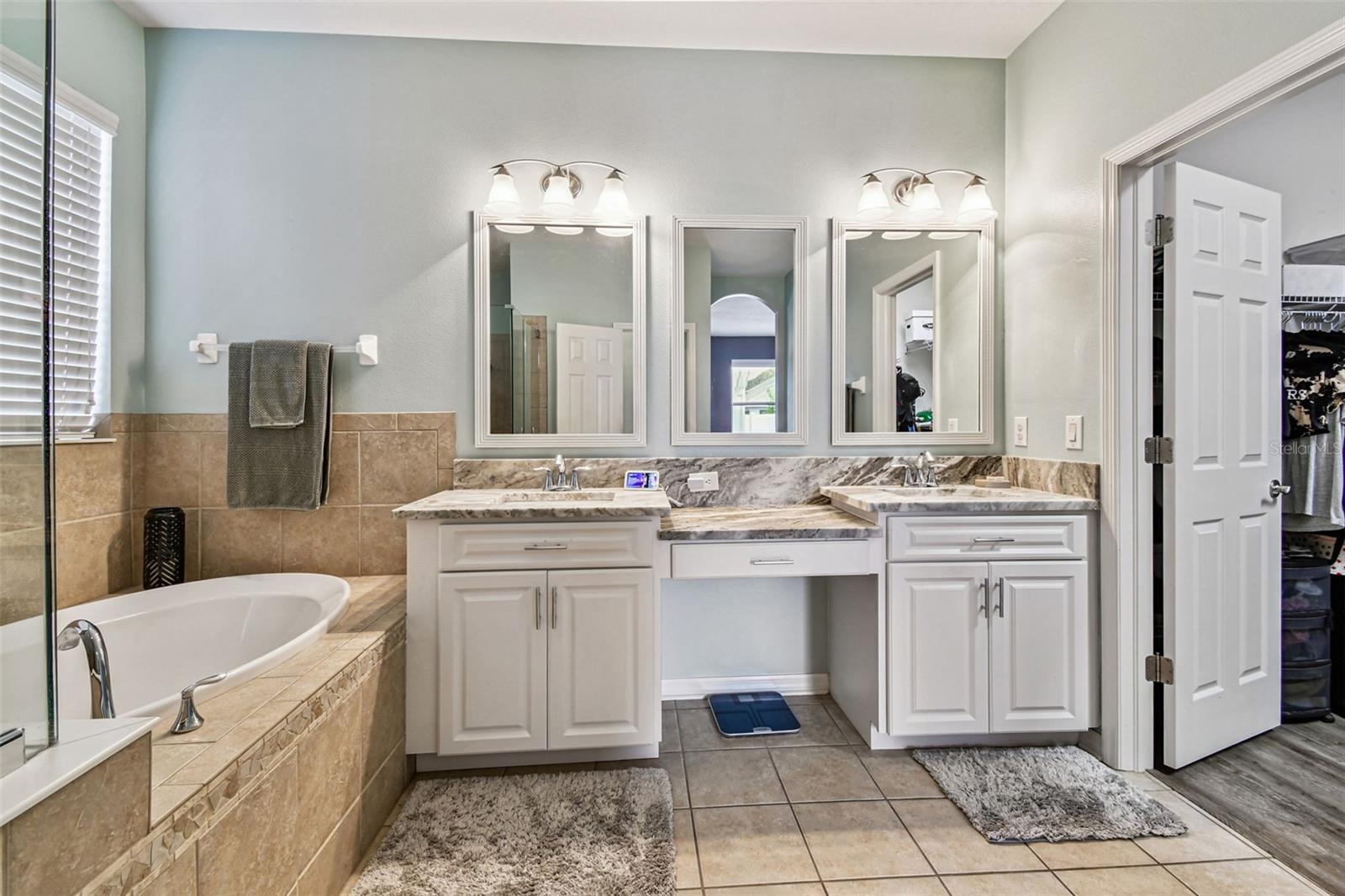 Image 37 of 72 For 21717 Billowy Jaunt Drive