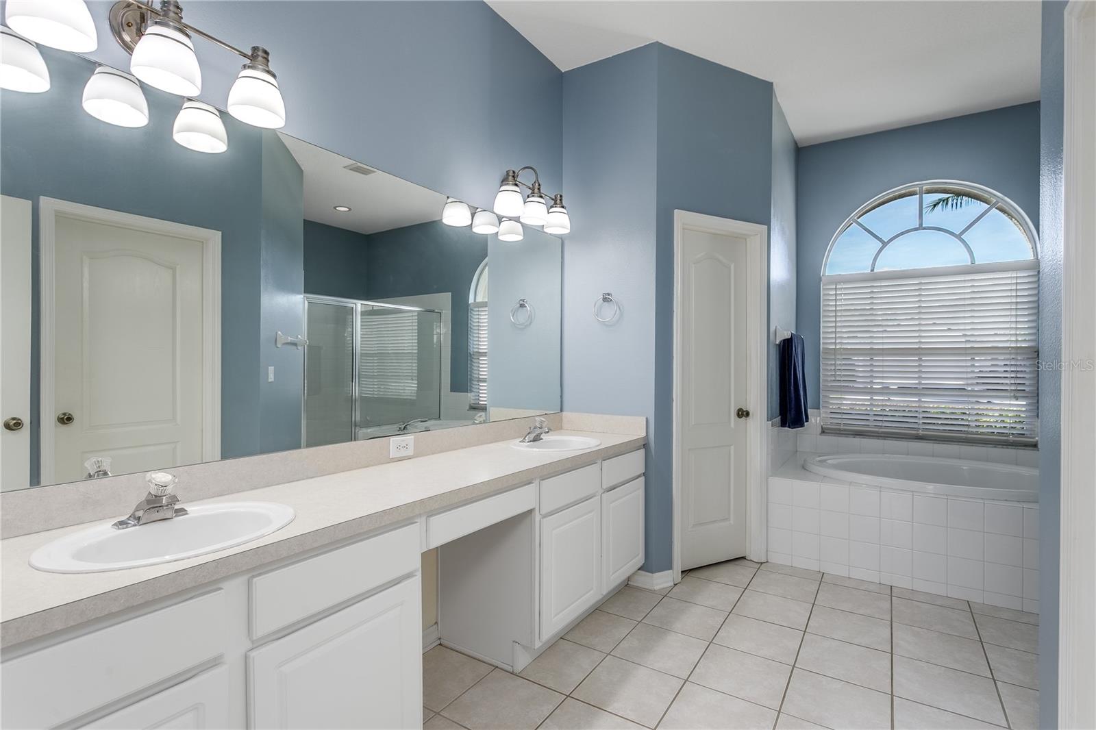 Image 19 of 35 For 5402 Spectacular Bid Drive