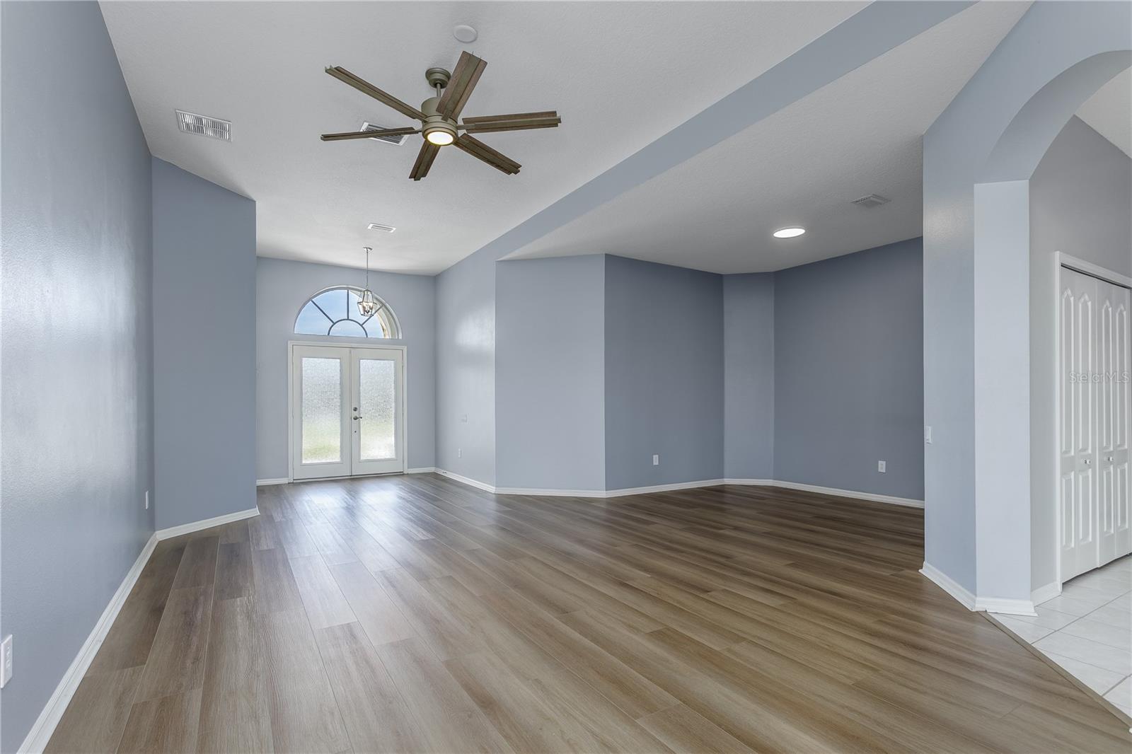 Image 2 of 35 For 5402 Spectacular Bid Drive