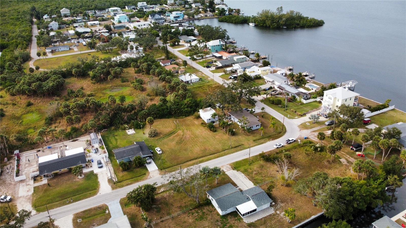 Image 7 of 10 For  Canal  