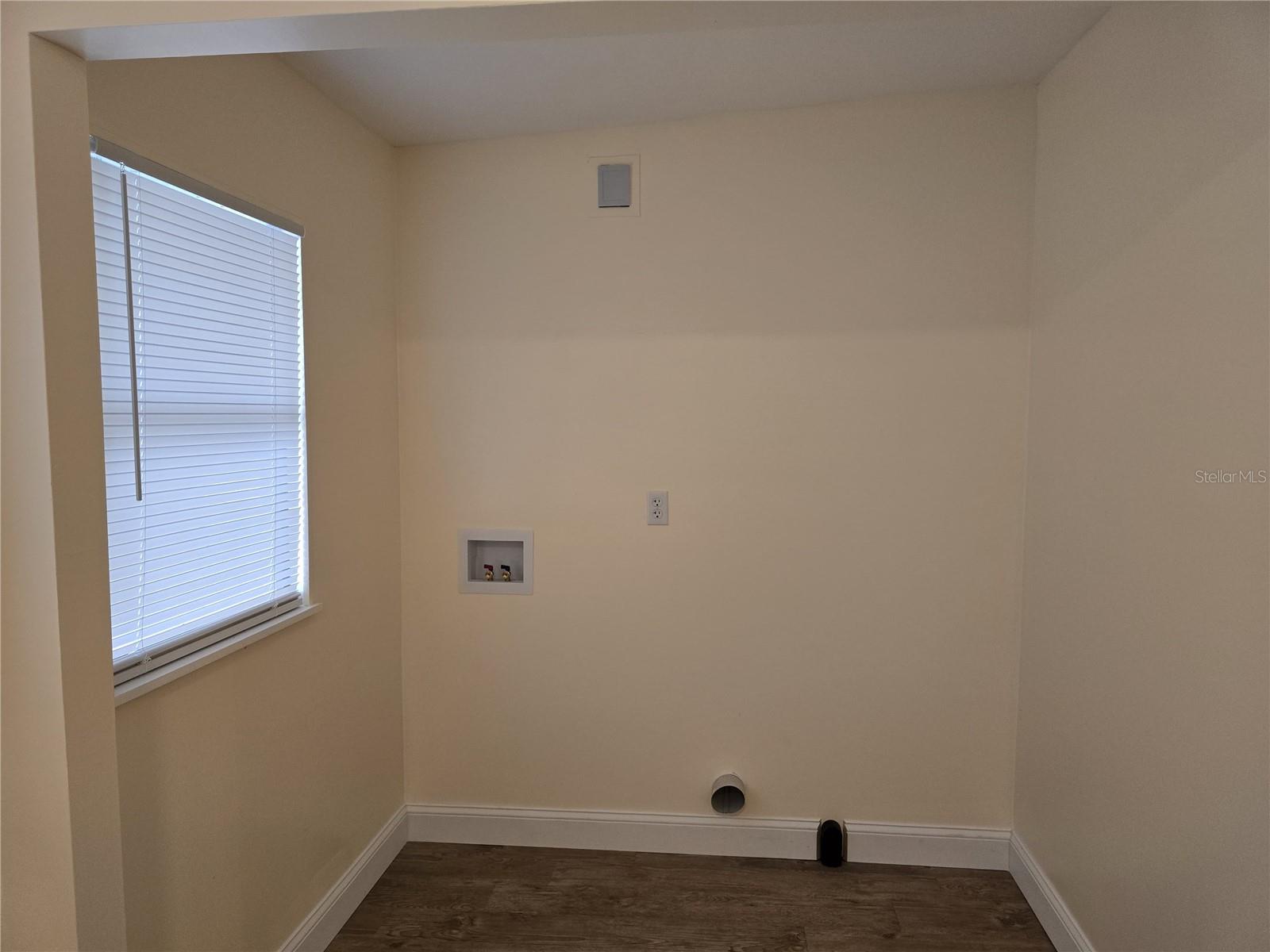 Image 15 of 32 For 2301 Moody Avenue