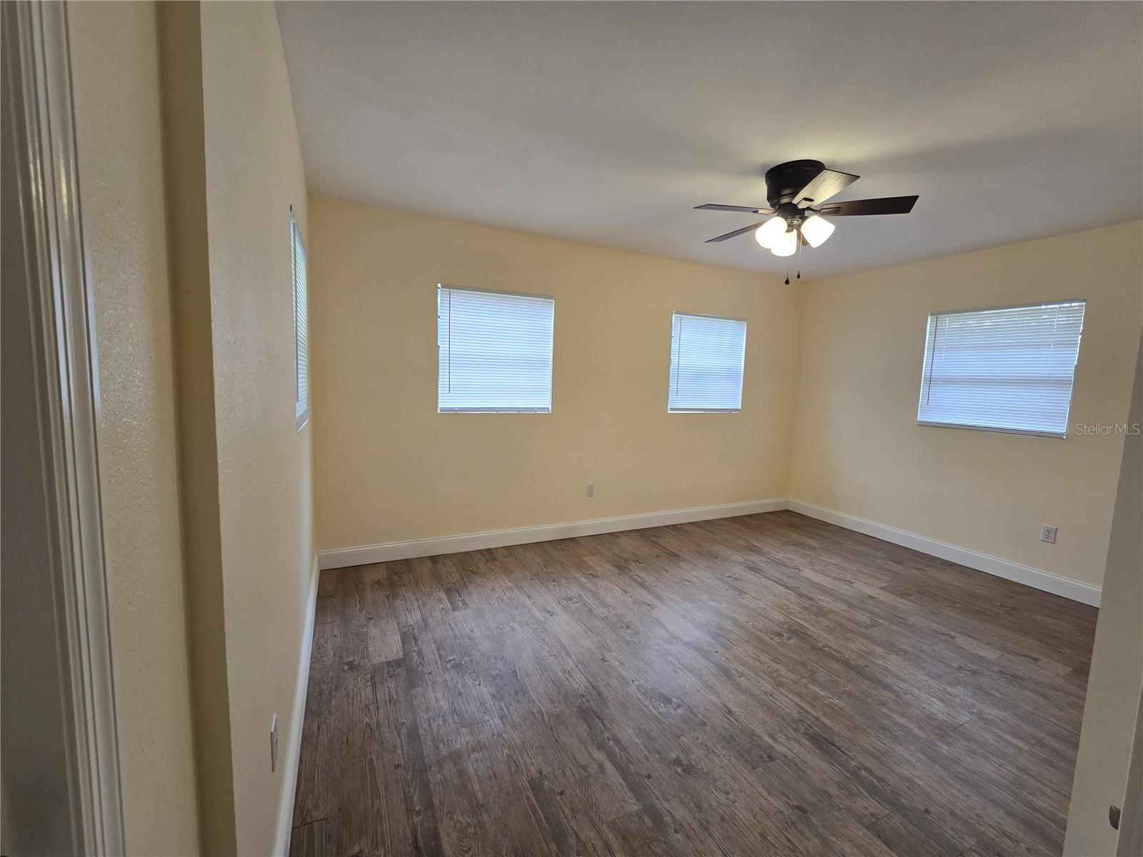 Image 21 of 32 For 2301 Moody Avenue