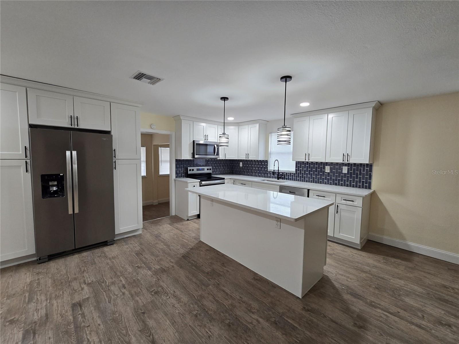 Image 8 of 32 For 2301 Moody Avenue