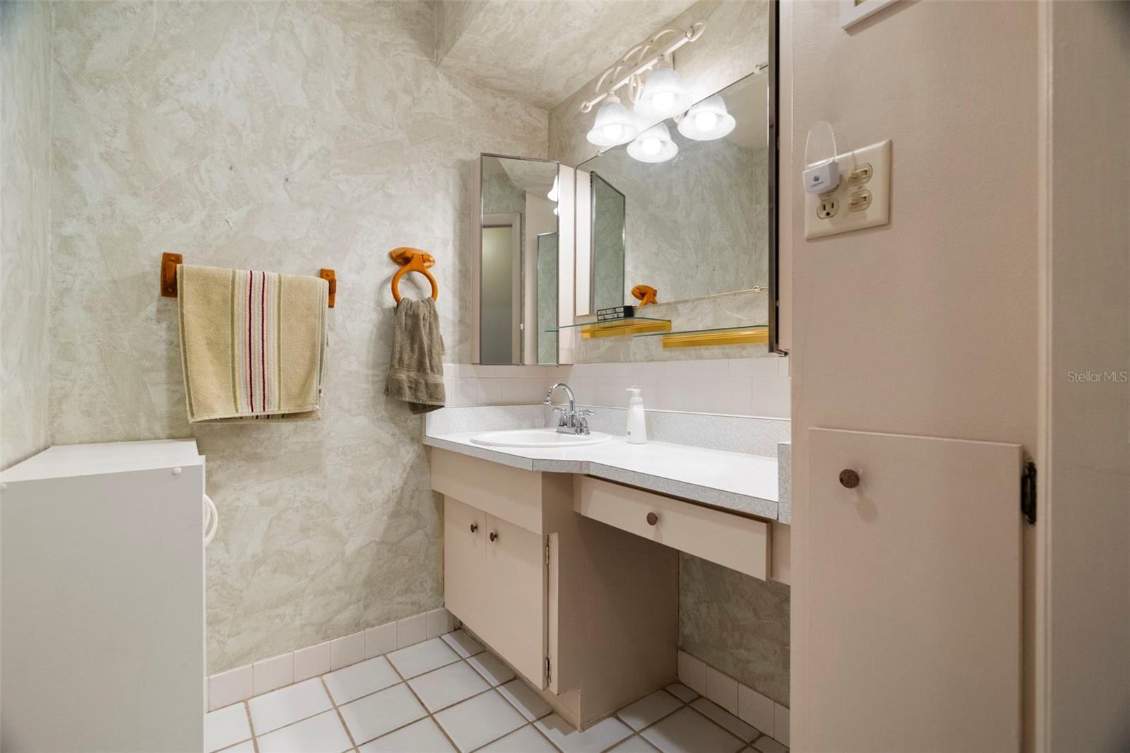 Image 14 of 24 For 4353 Tahitian Gardens Cir B