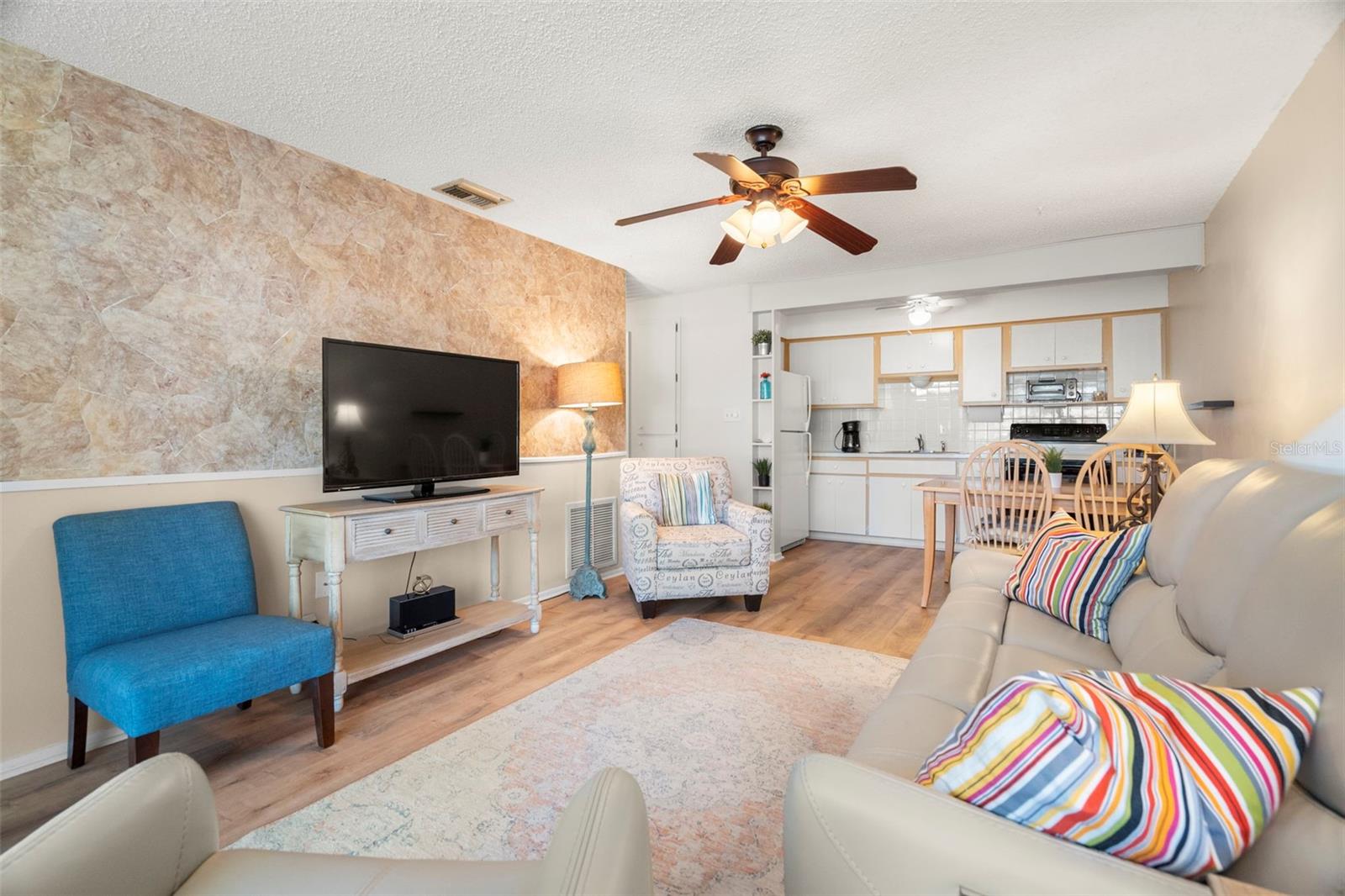 Image 3 of 24 For 4353 Tahitian Gardens Cir B