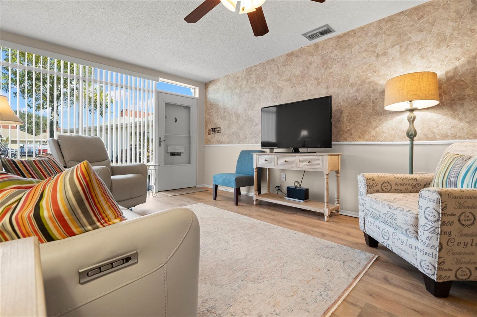 Image 5 of 24 For 4353 Tahitian Gardens Cir B