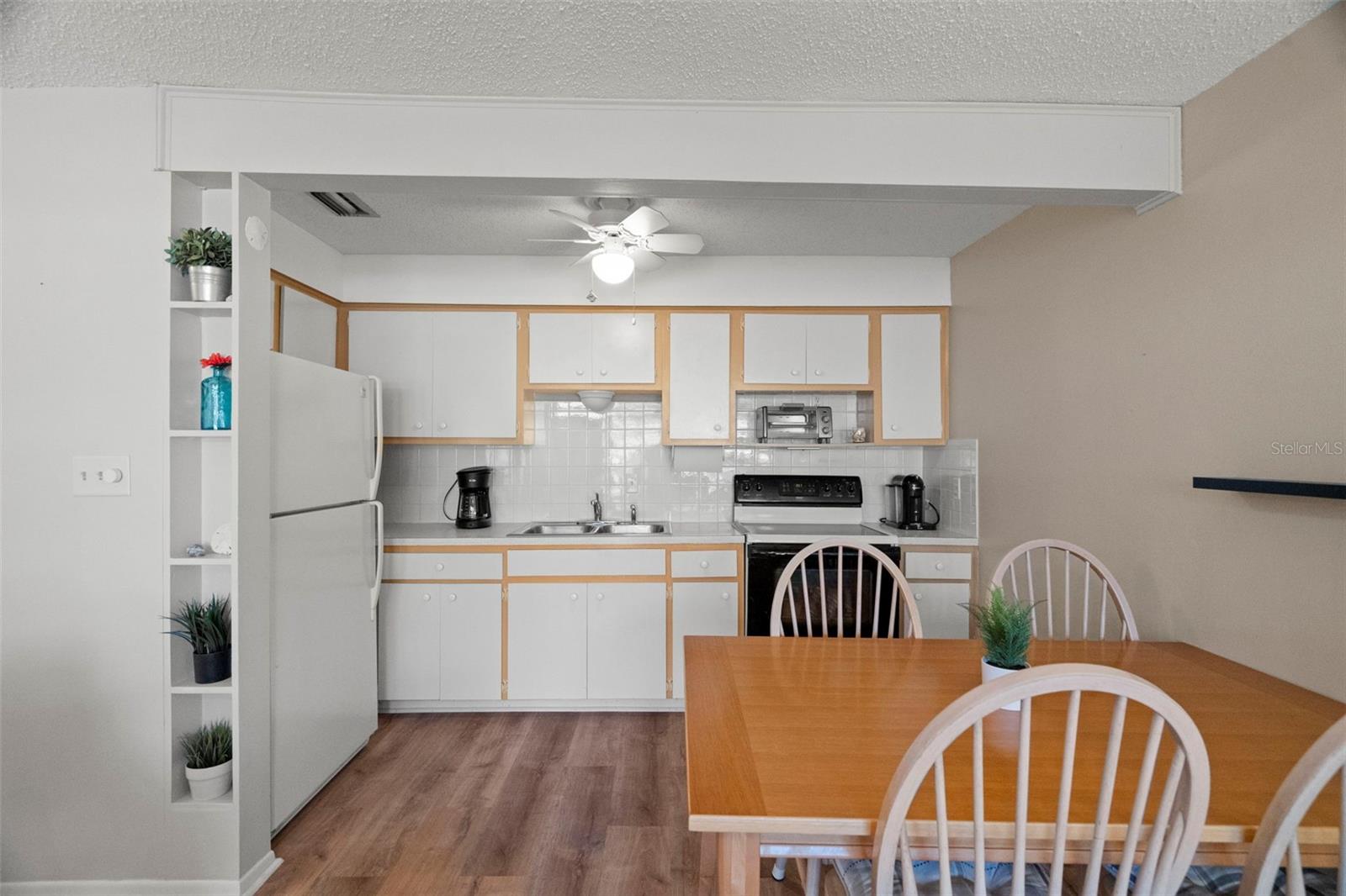 Image 8 of 24 For 4353 Tahitian Gardens Cir B