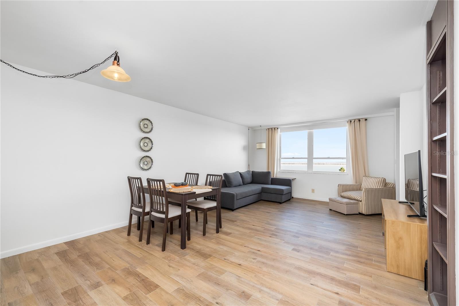 Image 5 of 40 For 2616 Cove Cay Drive 802