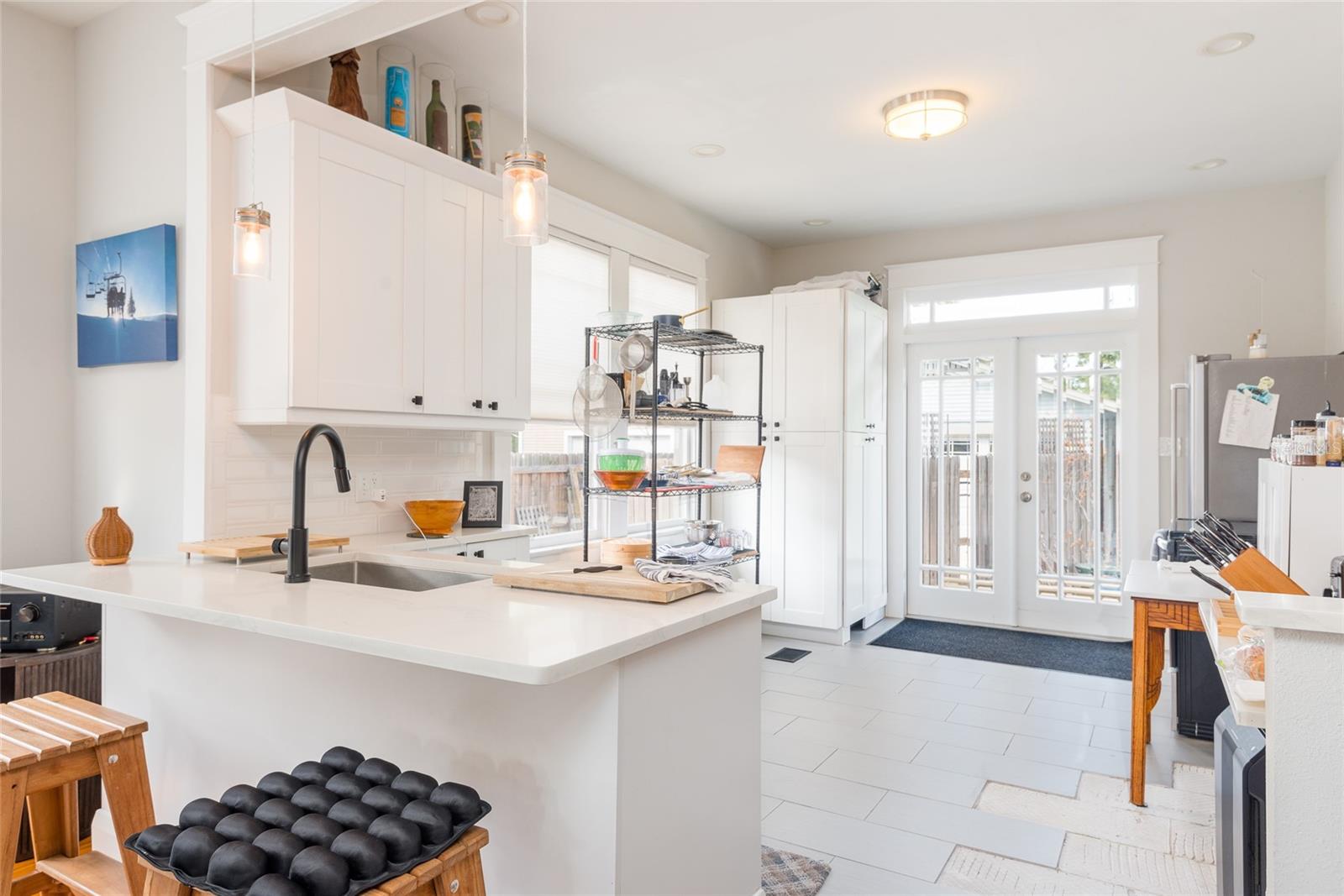 Image 10 of 25 For 705 Alfred Street