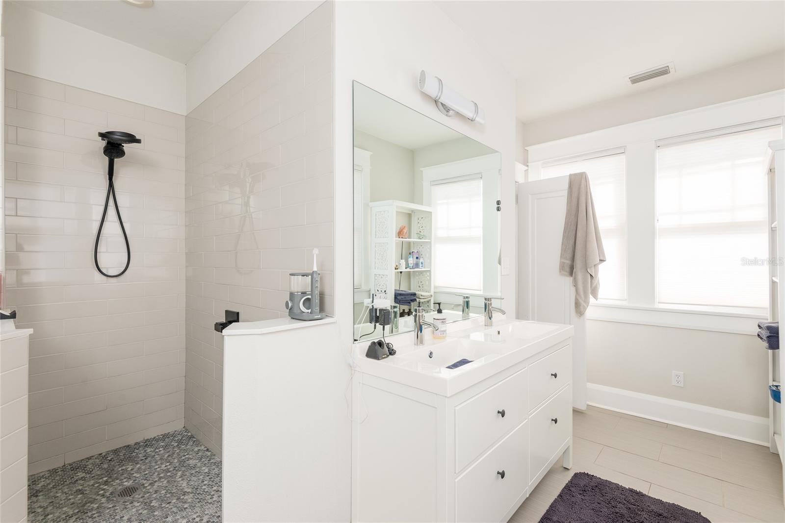 Image 19 of 25 For 705 Alfred Street