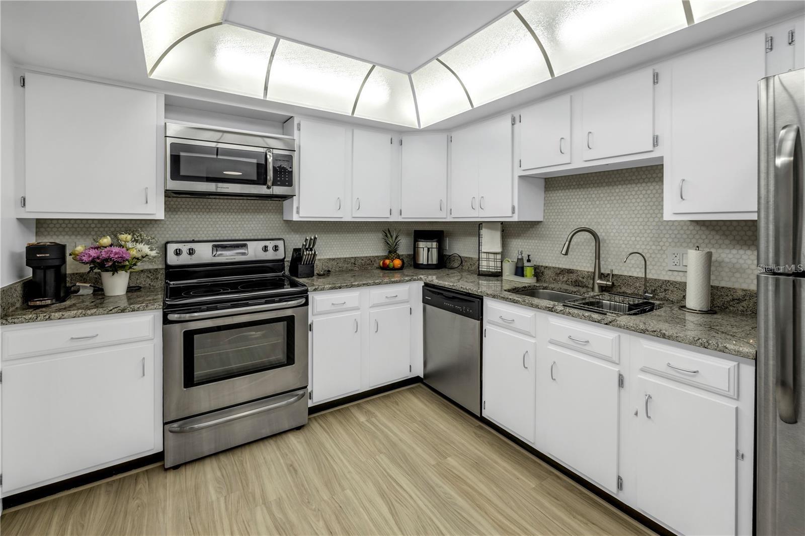 Image 5 of 21 For 4651 1st Street Ne 309