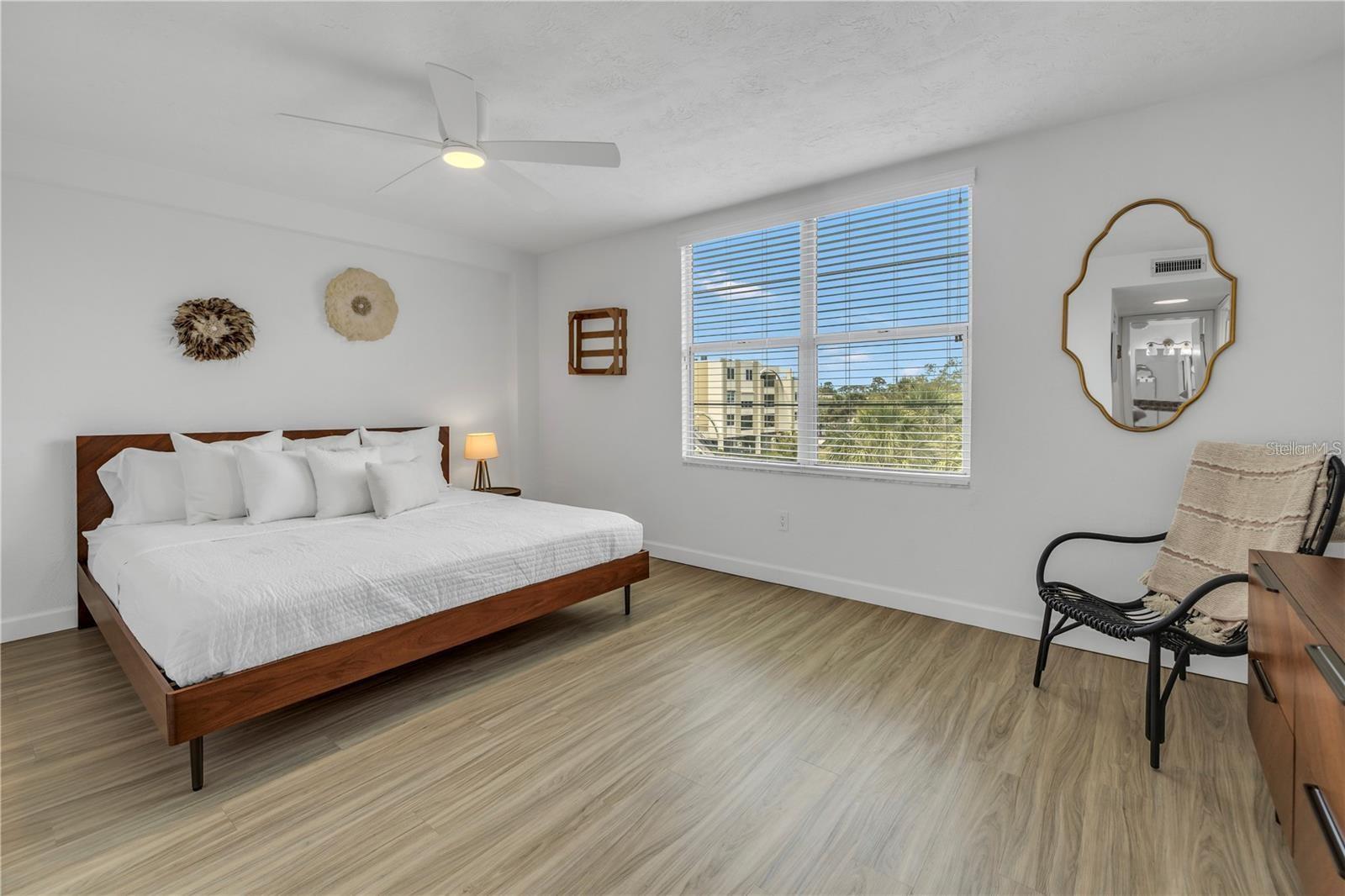 Image 8 of 21 For 4651 1st Street Ne 309