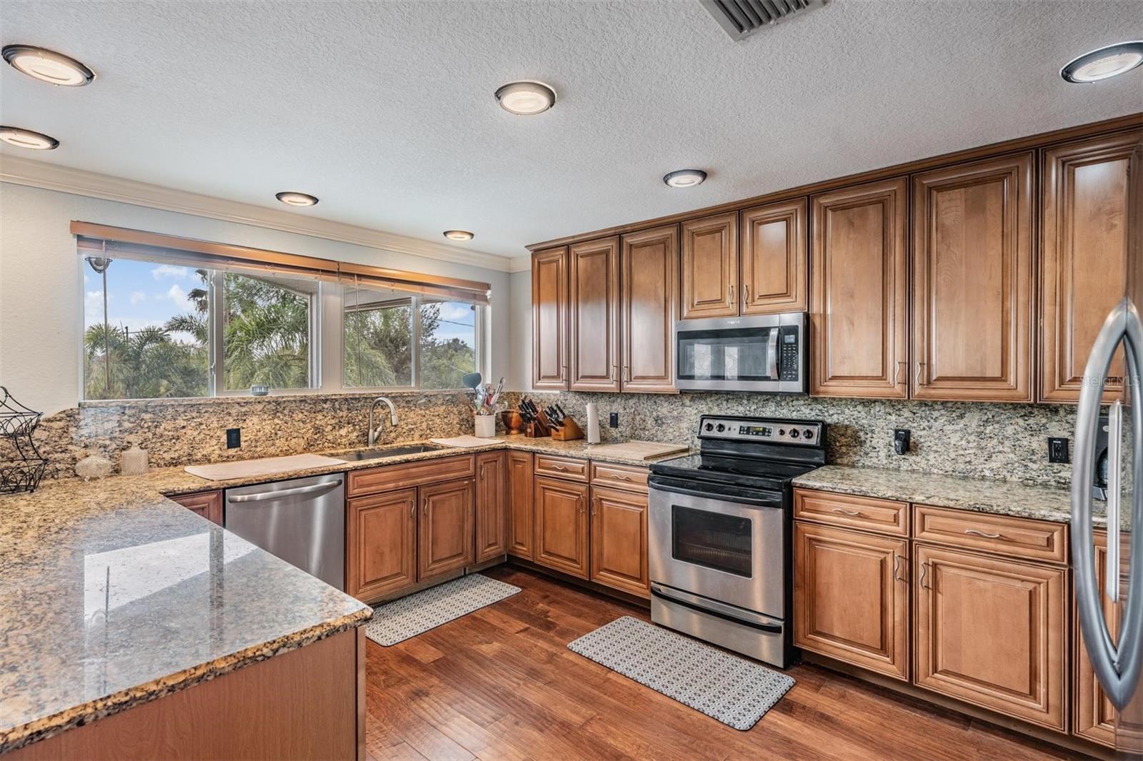 Image 11 of 86 For 815 2nd Avenue