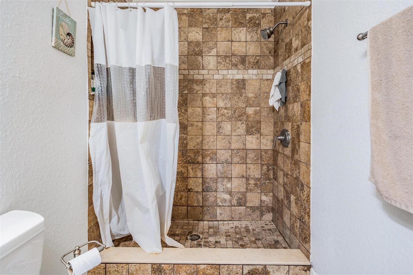 Image 24 of 86 For 815 2nd Avenue