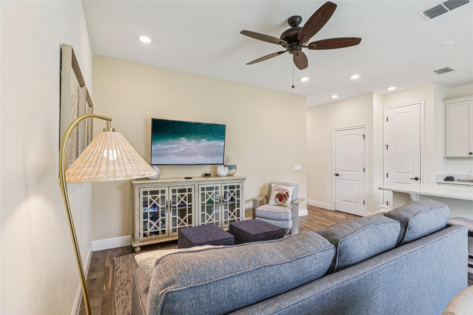 Image 4 of 31 For 2968 On The Rocks Point