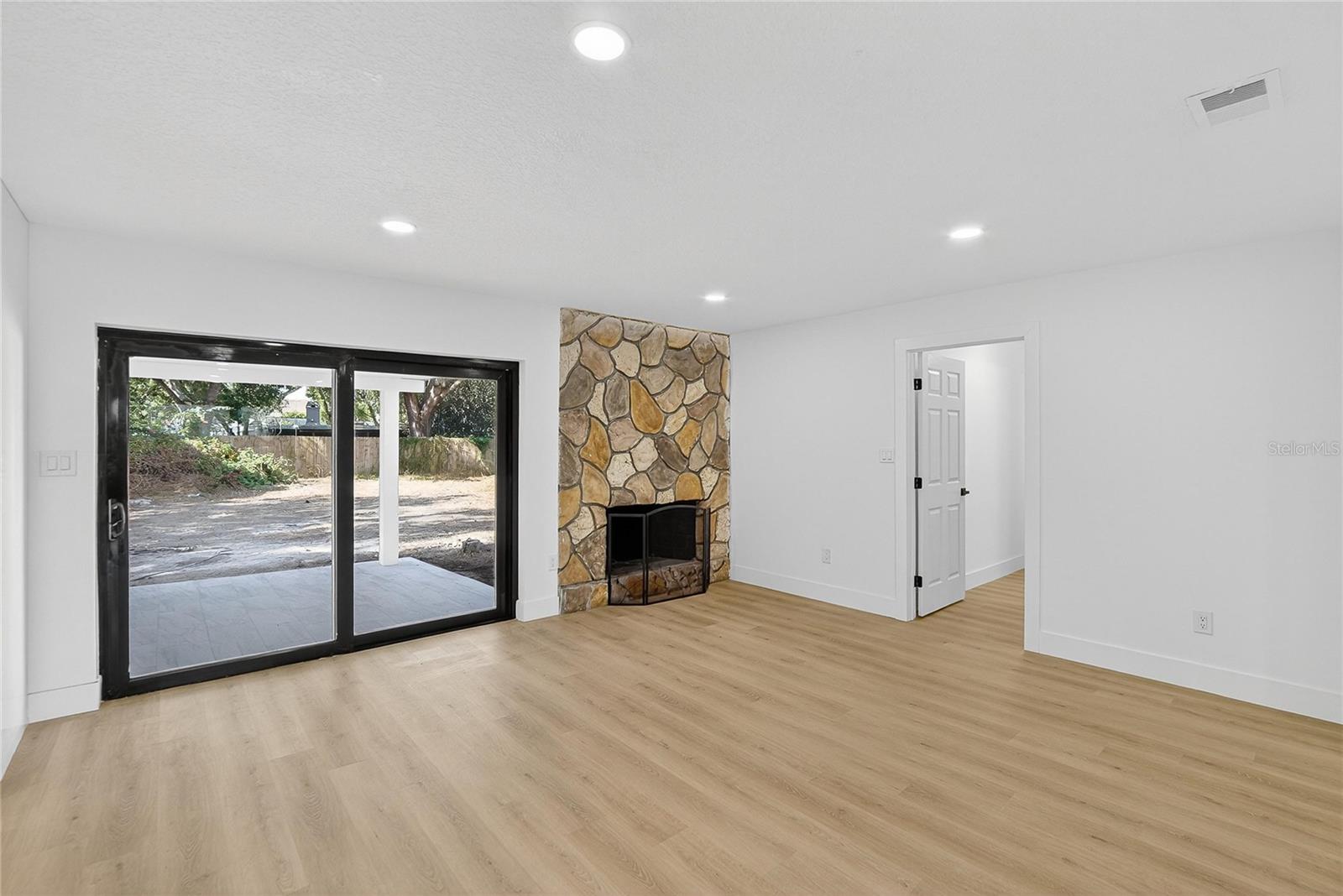 Image 17 of 81 For 2512 Brucken Road