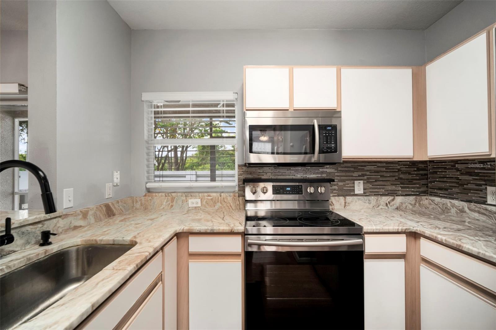 Image 14 of 41 For 1231 Charlesworth Drive